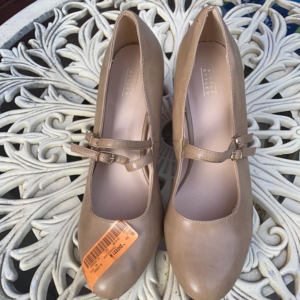 Simply Styled tan wedges sz. 10